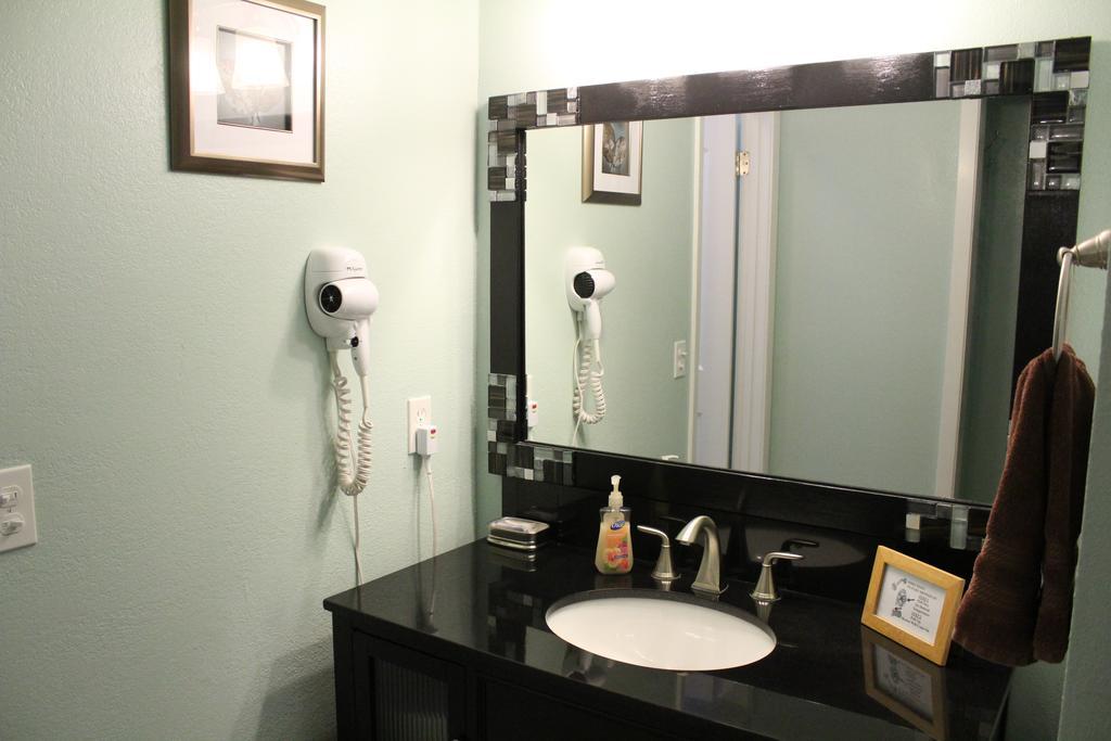 Crown Colony Villas Lufkin Esterno foto